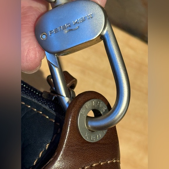 NWOT Peter Kent, Argentina, pebbled navy blue leather, brown strap, zipper pull - Picture 5 of 16
